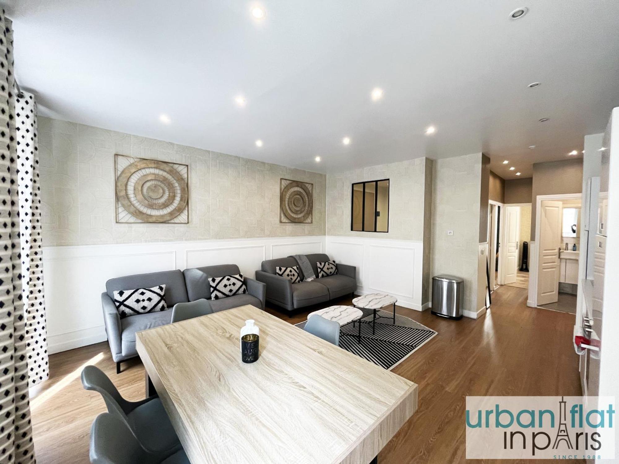 23 - Charming Parisian Flat In Parijs